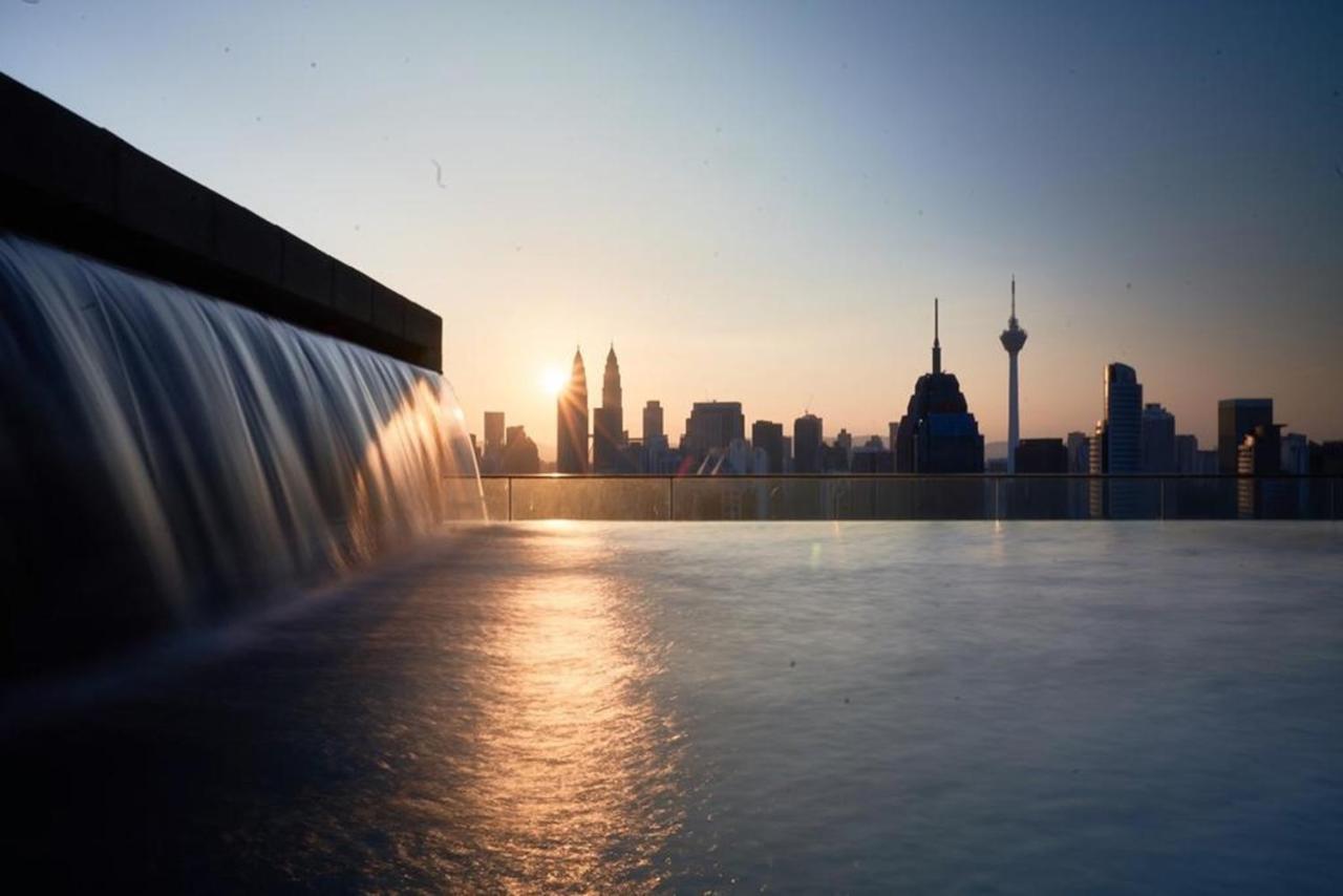 Klcc Inifinity Pool - The Regalia Residences & Suites By Kl Minsu Kuala Lumpur Exterior photo